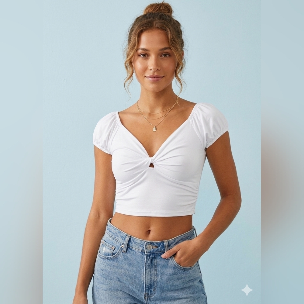 Juniors NWOT White Front Knot Short Sleeve Crop Top Blouse Sizes Medium-XL 🐈